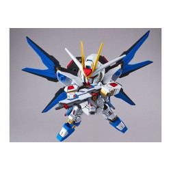 SD STRIKE FREEDOM GUNDAM (EX STANDARD) - by Bandai